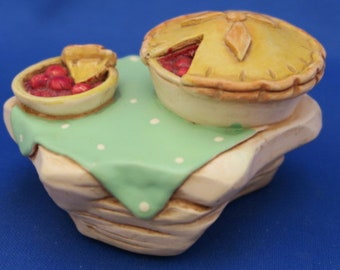 Rare Pendelfin Picnic Table with Cherry Pie