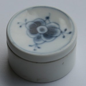 Royal Copenhagen Musselmalet Pill box / trinket