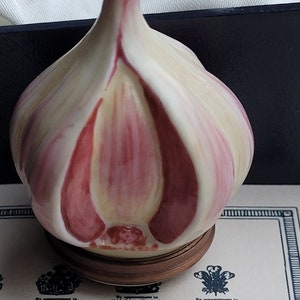 Beautiful Rare Halcyon Days Bonbonniere  Garlic Bulb Enamel Trinket Box , boxed