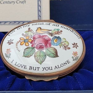Halcyon Days English Enamels c18th Replica trinket box Love Motto
