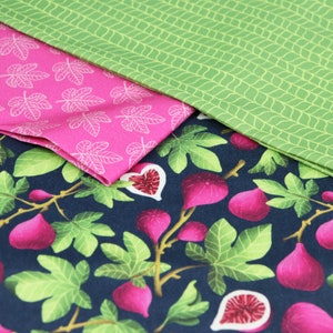 Set di 3 tessuti coordinati, Tessuti in RASO di 100% cotone, fichi fucsia e foglie verdi, stampe digitali disegnate da CrisDeMarchi Atelier immagine 7