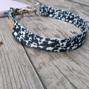 Correa de muñeca para teléfono de vaca lechera / Pulsera para teléfono / Cordón para teléfono / Hecho en Japón