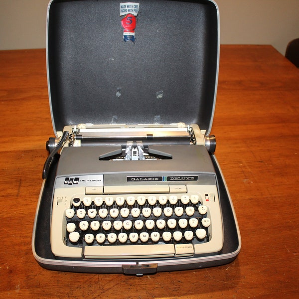 Vintage Gray Smith-Corona Galaxie Deluxe Retro Typewriter & Case