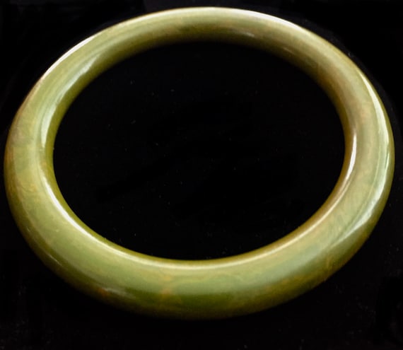 Green Moss Bangle Bakelite Bracelet from the 1940… - image 1