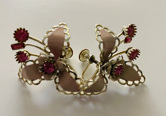 Beautiful 1950’s Pink Floral Design Screw Back Ea… - image 1