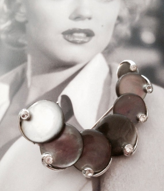 1960's - 1970's Crescent Moon Faux Tahitian Pearl… - image 1