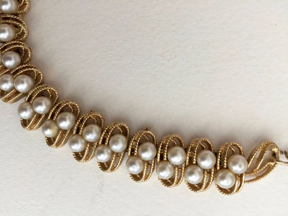 Stunning Double Scroll Faux Pearl, Chain Link and… - image 2