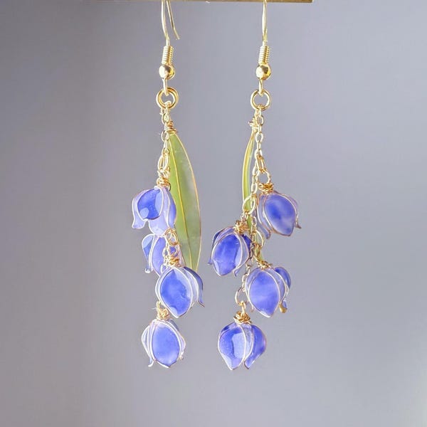 Boucles d'oreilles pendantes faites main avec fleurs de jacinthes des bois
