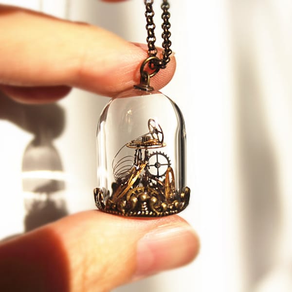 Collier terrarium steampunk - montre vintage engrenages en dôme de verre bronze collier de style antique