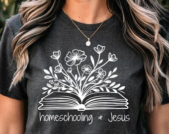 T-shirt enseignement à domicile + Jésus | T-shirt floral à livre ouvert, design chrétien