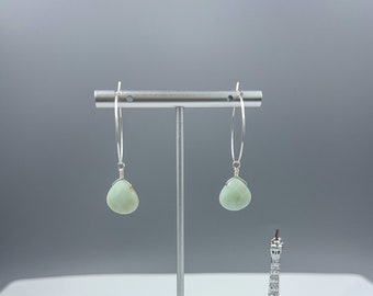 Larmes d'Amazonite sur créoles en argent sterling Excellente idée cadeau pour petite amie ou sœur - Boucles d'oreilles en cristal curatif - Bijoux pour chakra de la gorge