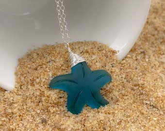 Collier avec pendentif étoile de mer en verre de plage bleu sarcelle sur chaîne en argent sterling excellent cadeau pour les amoureux de l'océan - Bijoux de plage - Verre de mer vieilli