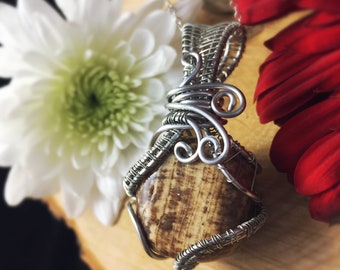 In This Moment: Aragonite Wire Wrapped Healing Stone Necklace helps you stay present in the moment and live freely and happily, stability