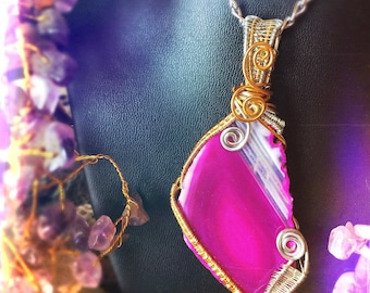 SALE Creativity: Dyed Agate Slice Wire Wrapped Pendant - brings harmony, protection, strength, enhances creativity, confidence, fidelity
