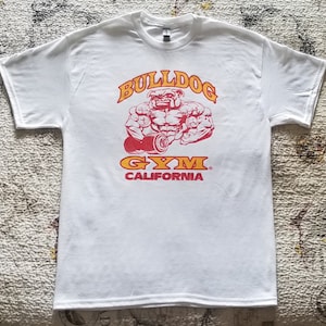 BULLDOG GYM Venice California Workout Old School Bodybuilding Muscle White / Vintage Gold / Red Original Logo T-shirt Size M L XL