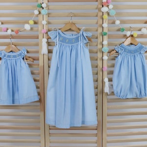 Pastell Blau Passende Schwesterkleider, Blumenmädchenkleider, Gesmokte Kleider, Bischofskleid, Babykleider, Mädchenkleider