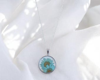 Colgante de resina con margaritas, collar de flores prensadas auténticas, bisel de acero inoxidable, cadena de plata de ley opcional