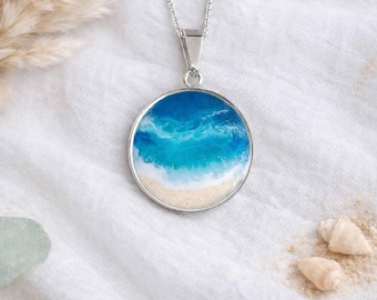 Collar playero • Colgante oceánico • Joyería de resina con forma de ola • Regalo para amantes de la playa