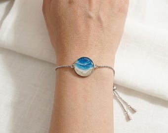 Pulsera de resina con diseño de olas • Joyería playera ajustable de acero inoxidable • Regalo con dije de olas hecho a mano