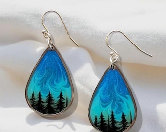 Pendientes de auroras boreales pintados a mano: joyas de plata de ley que brillan en la oscuridad