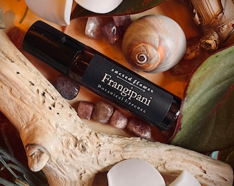 Frangipani (Plumeria). Ein ganz natürlicher ätherischer Öl-Aromatherapie-Roll-on. Botanisches Parfüm