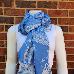 Batik scarf Indonesian-Javanese style in geometric and wayang design