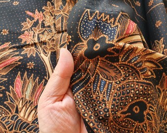 伝統的なジャワのバティック サロン、インドネシアの生地手描きの