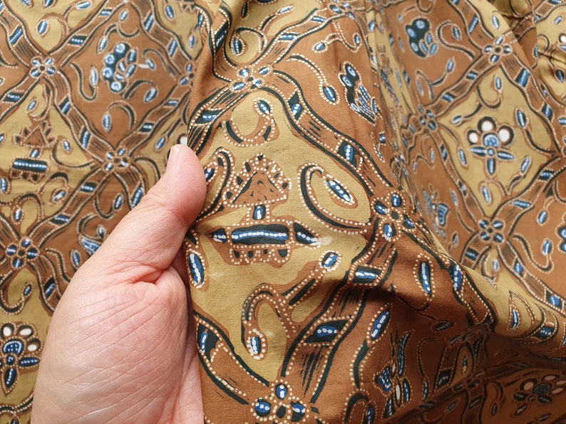 Indonesian batik fabric, Traditional Javanese wedding sarong batik sogan Sido Mukti image 7