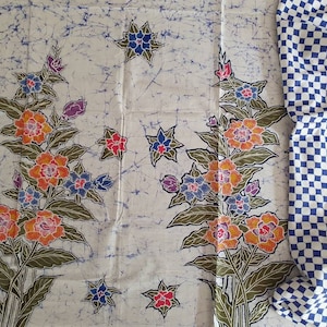 Batik tulis indonesiano, oggetti da collezione batik disegnati a mano, tessuto tradizionale sarong, design floreale