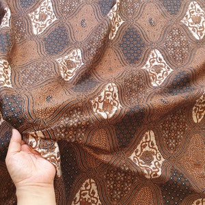 Indonesian batik fabric, Traditional Javanese wedding batik sogan Sido Drajad