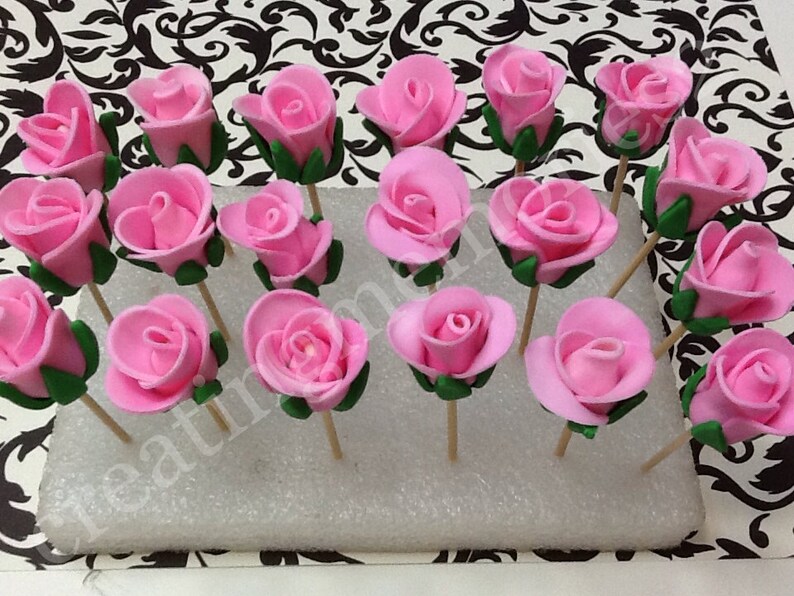 FONDANT ROSES BUDS. 12 Edible pretty roses with stems. Perfect Etsy