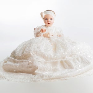 Vestido de bautizo Burbvus para niña G044 + conjunto de vela / Traje de bautizo para niña 100% charmeuse seda / vestido de encaje, zapatos, gorro y diadema