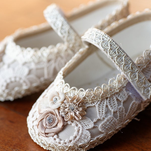White or Ivory Embroidered Girl Shoes - Baby and Toddler - Christening or Baptism Model G025 Baby Girls Booties