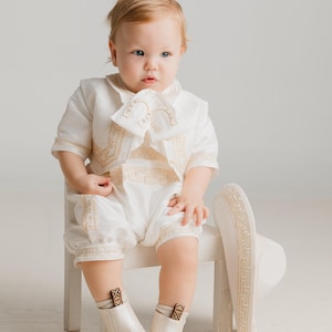 Elegante Traje de Bautizo Estilo Charro para Niño B035 - Ropon Charro Bautismo - Incluye set de Vela, Sombrero, Botas y Sabanita
