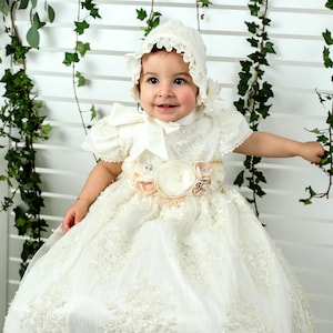 Ropon para bautizo de niña bordado a mano G009, vestido especial para bautizo o bautismos. Diseño unico, ropon español para niña, 100% seda