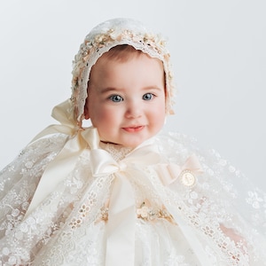 Vestido de bautizo para niña "G043" / Incluye vela / Vestido de encaje vintage / Traje de bautizo, zapatos, gorro y vela a juego