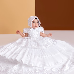 Ropon para bautizo de niña bordado a mano G027 , vestido especial para bautizo o bautismos. Diseño unico, ropon español para niña.