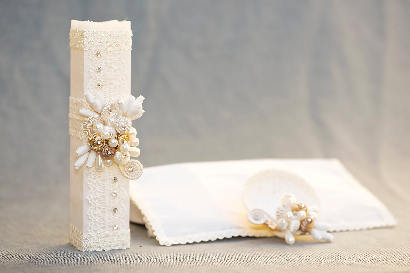 Kit de vela y pañuelo personalizado para bautizo – Pack de vela decorada  para Bautizo y Paño bordado con nombre y fecha del Bautismo - Modelo  Bambula (Gris) : : Bebé