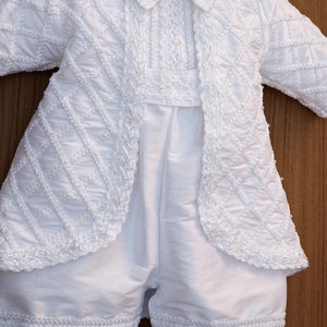 Taufoutfit für Jungen Prinz B029 100 % Dupionseide Handgefertigtes Taufkleid weiß oder beige Passender Hut, Schuhe, Kleiderbügel und Kleidersack Bild 6