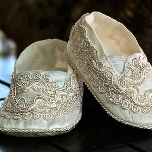 Baptism or Christening shoes - Baby and Toddler - HandEmbroidery Model B003 Burbvus