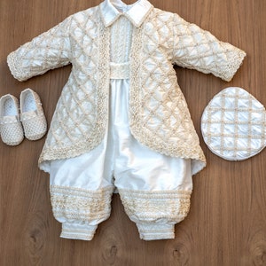 Taufoutfit für Jungen Prinz B029 100 % Dupionseide Handgefertigtes Taufkleid weiß oder beige Passender Hut, Schuhe, Kleiderbügel und Kleidersack Bild 2