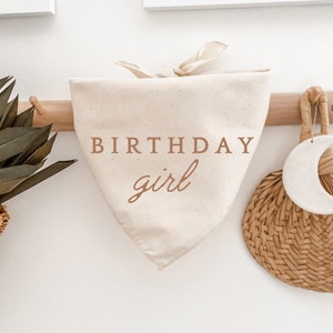 Hunde Geburtstag Bandana, Geburtstagskind, minimalistisch, Leinen Beige, Boho, Geschenk für Hundemama, Katzenliebhaber, Haustier Schal, Fotoshooting Requisite, Neutral