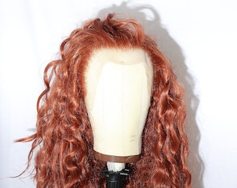 Lace Front - Chappel Roan Inspiriert Red Auburn Lockige Synthetische Perücke - Natürlicher Look für jeden Anlass * Made to Order *