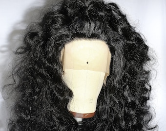 Schwarze synthetische Spitze-Front-Perücke: Selena inspirierte federnde Locken
