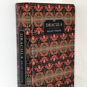 Drácula de Bram Stoker - Edição Especial - Encadernação Geométrica Decorativa Fina - Novo Exemplar