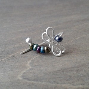 Boucle d'oreille daith et cartilage de calibre 20 ou 18 en forme de libellule, boucles d'oreille insolite irisée, bijoux piercing daith