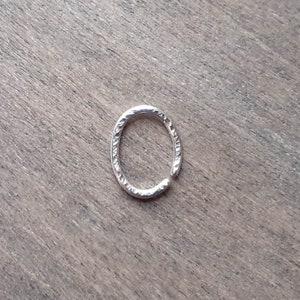 Oval shaped nose hoop top