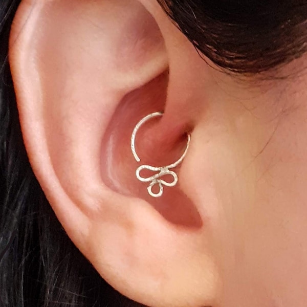 Silver boho earring in sterling silver, hammered hoop for daith and septum piercing, nose piercing, minimalist jewelry, #earcandy