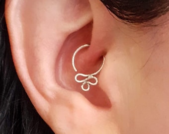 Silver boho earring in sterling silver, hammered hoop for daith and septum piercing, nose piercing, minimalist jewelry, #earcandy