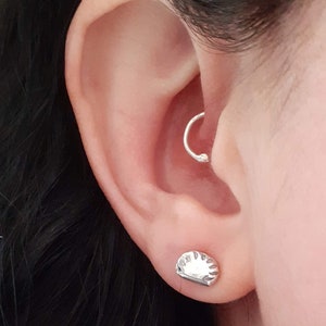 Kleine Daith Hoop, Knorpel-Ohrring, silberne Reifen 22, 20, 18, 16 Gauge Helix piercing, Sterling Silber Tragus Ohrring, Knorpel Schmuck Bild 3